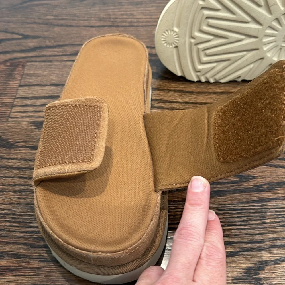 UGG Slip On Shoes LIKE NEW - Picture 6 of 8